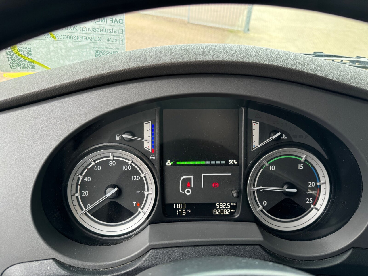 DAF XF 410 FA 4x2 XF 410 FA 4x2, Fahrschule, 2x AHK, 6 Sitze - Camion plateau: photos 4 DAF XF 410 FA 4x2 XF 410 FA 4x2, Fahrschule, 2x AHK, 6 Sitze - Camion plateau: photos 4