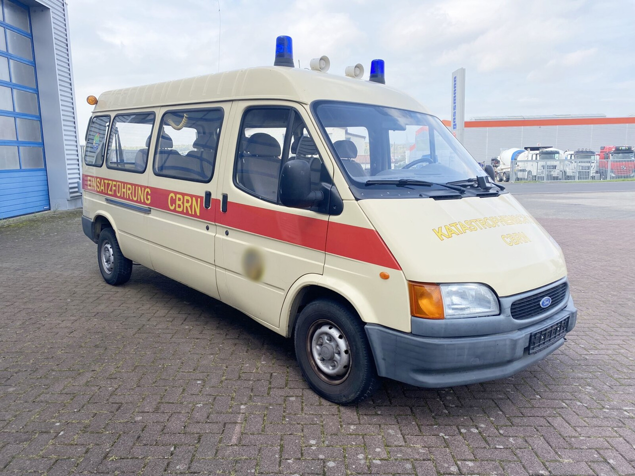 Minibus, Transport de personnes Ford Transit 2.5 4x2 Transit 2.5 4x2, Personentransporter, 8 Sitze: photos 8 Minibus, Transport de personnes Ford Transit 2.5 4x2 Transit 2.5 4x2, Personentransporter, 8 Sitze: photos 8