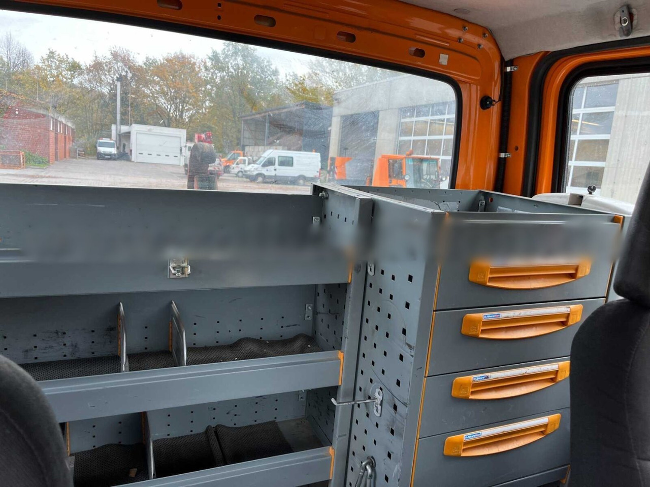 Iveco Daily 70C17 4x2 Doka Daily 70C17 4x2 Doka, EEV, Werkzeugschränke, City-Abroller - Camion ampliroll: photos 3 Iveco Daily 70C17 4x2 Doka Daily 70C17 4x2 Doka, EEV, Werkzeugschränke, City-Abroller - Camion ampliroll: photos 3