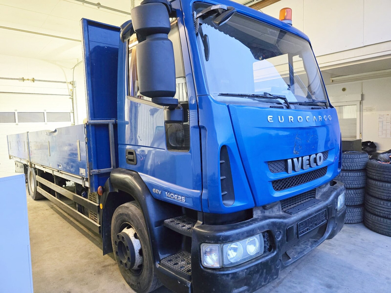 Iveco EuroCargo ML140E25/P 4x2 EuroCargo ML140E25/P 4x2, EEV, 6-Zylinder, 2x AHK - Camion plateau: photos 2 Iveco EuroCargo ML140E25/P 4x2 EuroCargo ML140E25/P 4x2, EEV, 6-Zylinder, 2x AHK - Camion plateau: photos 2