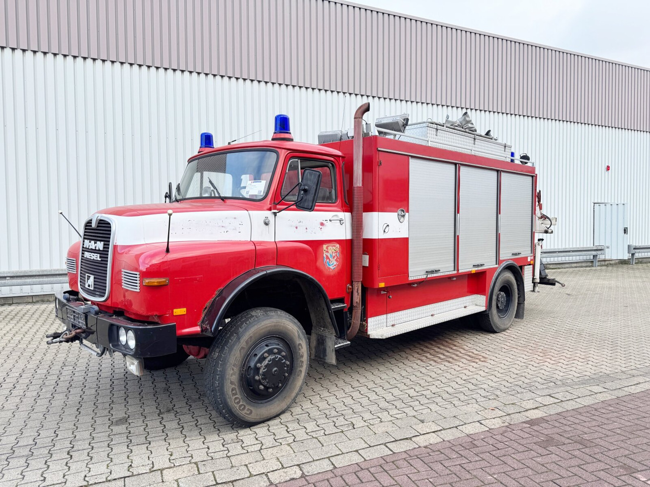 MAN 16.168 HAK 4x4 16.168 HAK 4x4, Seilwinde, Heckkran Hiab 650/1 - Ambulance: photos 1 MAN 16.168 HAK 4x4 16.168 HAK 4x4, Seilwinde, Heckkran Hiab 650/1 - Ambulance: photos 1