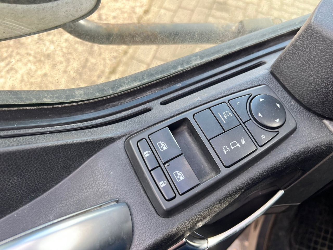 Camion frigorifique MAN TGL 12.220 4X2 BL mit Motorschaden TGL 12.220 4X2 BL mit Motorschaden, Tiefkühlkoffer, Thermoking, Rolltor, unterfaltbare MBB LBW: photos 10 Camion frigorifique MAN TGL 12.220 4X2 BL mit Motorschaden TGL 12.220 4X2 BL mit Motorschaden, Tiefkühlkoffer, Thermoking, Rolltor, unterfaltbare MBB LBW: photos 10