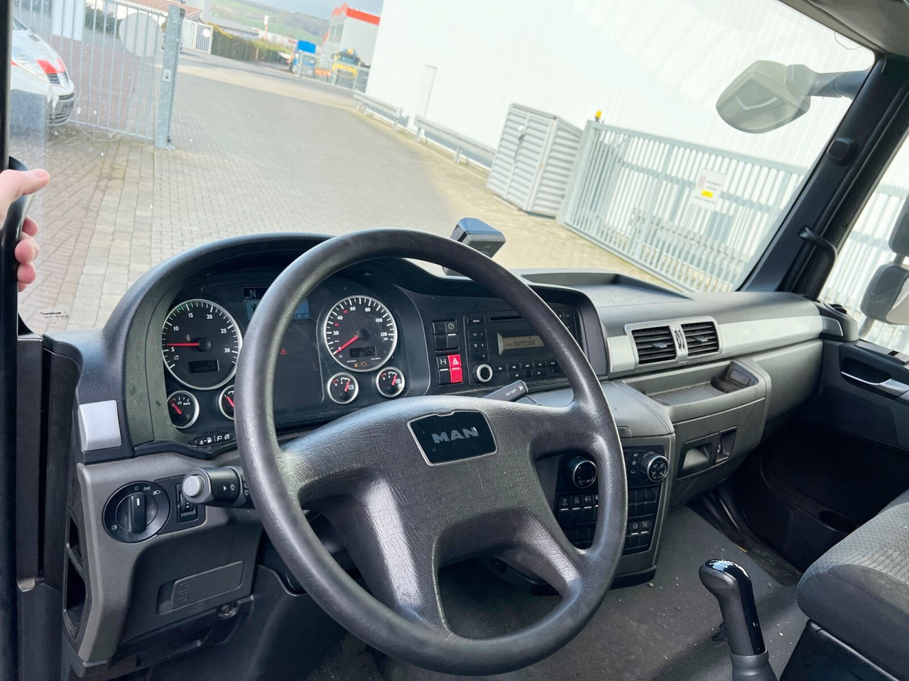 MAN TGL 12.250/340 4X2 BL TGL 12.250/340 4X2 BL mit Dhollandia LBW, 42 cbm - Camion fourgon: photos 4 MAN TGL 12.250/340 4X2 BL TGL 12.250/340 4X2 BL mit Dhollandia LBW, 42 cbm - Camion fourgon: photos 4