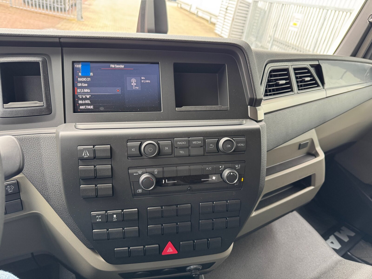 MAN TGL 8.160 4x2 BL CH TGL 8.160 4x2 BL CH, 3x VORHANDEN! - Châssis cabine: photos 5 MAN TGL 8.160 4x2 BL CH TGL 8.160 4x2 BL CH, 3x VORHANDEN! - Châssis cabine: photos 5