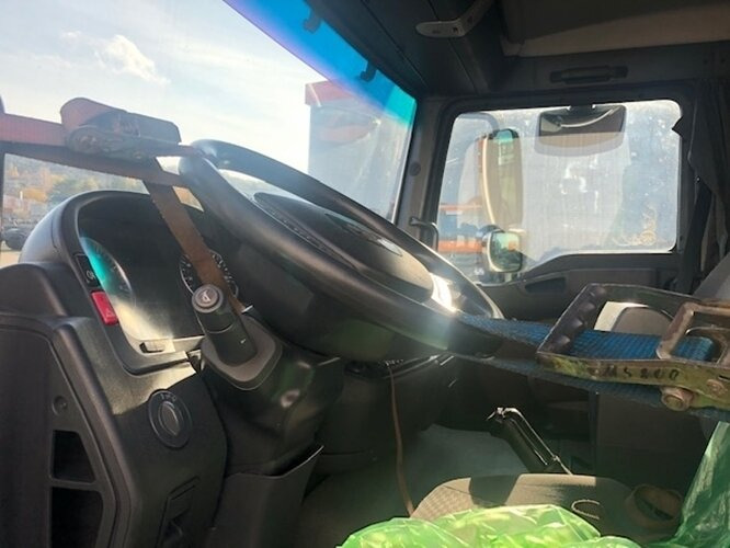 MAN TGL 8.210 BL 4x2 TGL 8.210 BL 4x2 mit LBW, Motorschaden! - Camion à rideaux coulissants: photos 5 MAN TGL 8.210 BL 4x2 TGL 8.210 BL 4x2 mit LBW, Motorschaden! - Camion à rideaux coulissants: photos 5