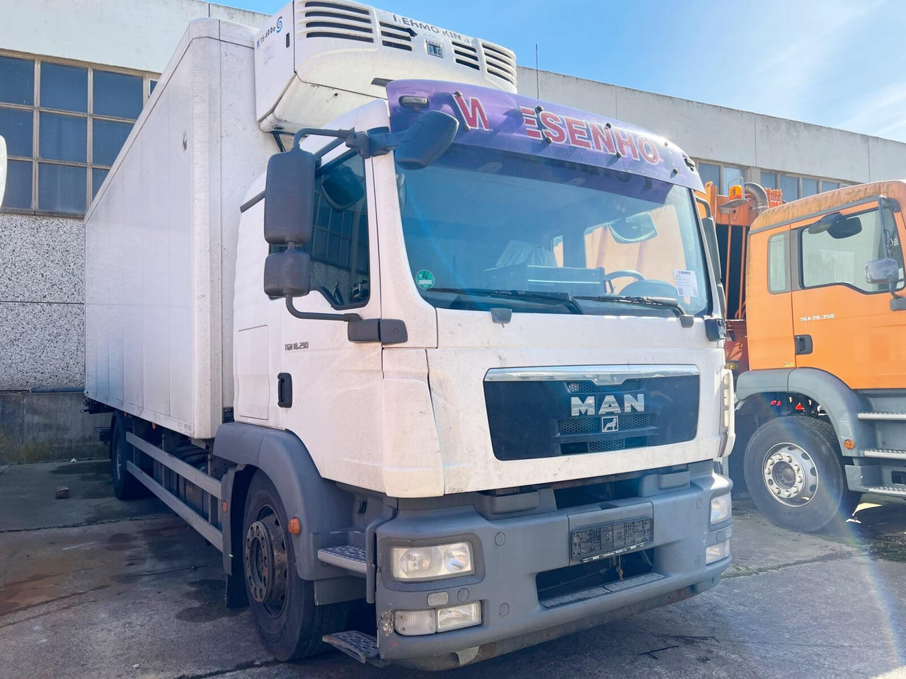 MAN TGM 18.290 4X2 LL TGM 18.290 4X2 LL, Tiefkühlkoffer, Thermoking, unterfaltbare MBB LBW - Camion frigorifique: photos 1 MAN TGM 18.290 4X2 LL TGM 18.290 4X2 LL, Tiefkühlkoffer, Thermoking, unterfaltbare MBB LBW - Camion frigorifique: photos 1