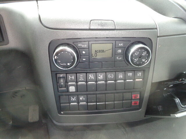 Camion grue, Camion plateau MAN TGM 26.340 6x2-4 LL TGM 26.340 6x2-4 LL,Lenk-Liftachse, Heckkran, Palfinger PK 11.001, faltbar,: photos 11 Camion grue, Camion plateau MAN TGM 26.340 6x2-4 LL TGM 26.340 6x2-4 LL,Lenk-Liftachse, Heckkran, Palfinger PK 11.001, faltbar,: photos 11