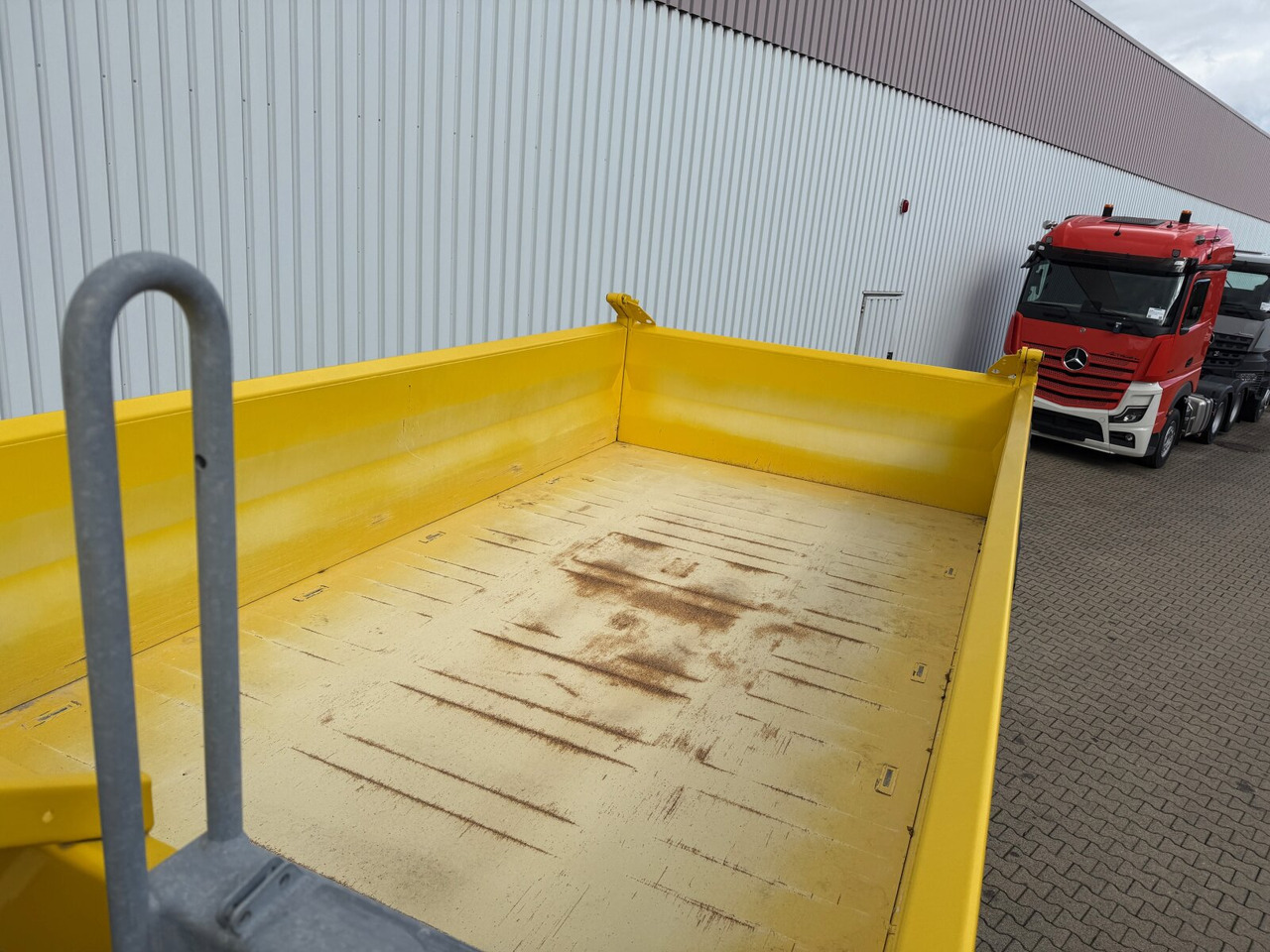 MAN TGS 26.470 6x6 BB TGS 26.470 6x6 BB, Hohe Bauart, Navi, Motorabtrieb, Bordmatik - Camion benne: photos 2 MAN TGS 26.470 6x6 BB TGS 26.470 6x6 BB, Hohe Bauart, Navi, Motorabtrieb, Bordmatik - Camion benne: photos 2