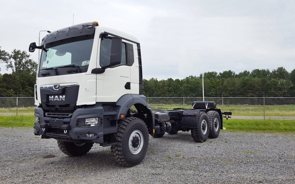 MAN TGS 33.440 6x6 BB CH TGS 33.440 6x6 BB CH, Euro2, Einzelbereifung - Châssis cabine: photos 2 MAN TGS 33.440 6x6 BB CH TGS 33.440 6x6 BB CH, Euro2, Einzelbereifung - Châssis cabine: photos 2
