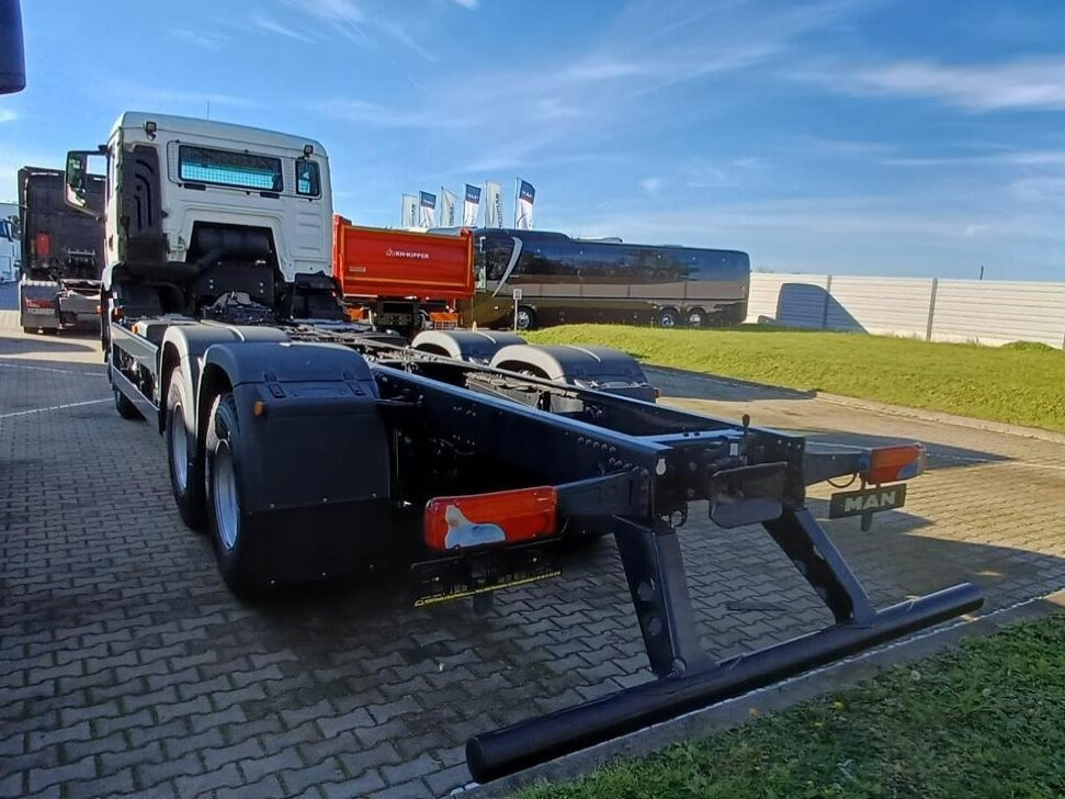 MAN TGS 33.440 6x6 BB CH TGS 33.440 6x6 BB CH, Hohe Bauart, Nebenantrieb - Châssis cabine: photos 4 MAN TGS 33.440 6x6 BB CH TGS 33.440 6x6 BB CH, Hohe Bauart, Nebenantrieb - Châssis cabine: photos 4