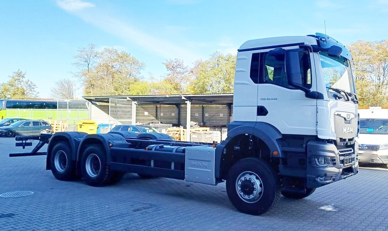 MAN TGS 33.440 6x6 BB CH TGS 33.440 6x6 BB CH, Hohe Bauart, Nebenantrieb - Châssis cabine: photos 1 MAN TGS 33.440 6x6 BB CH TGS 33.440 6x6 BB CH, Hohe Bauart, Nebenantrieb - Châssis cabine: photos 1