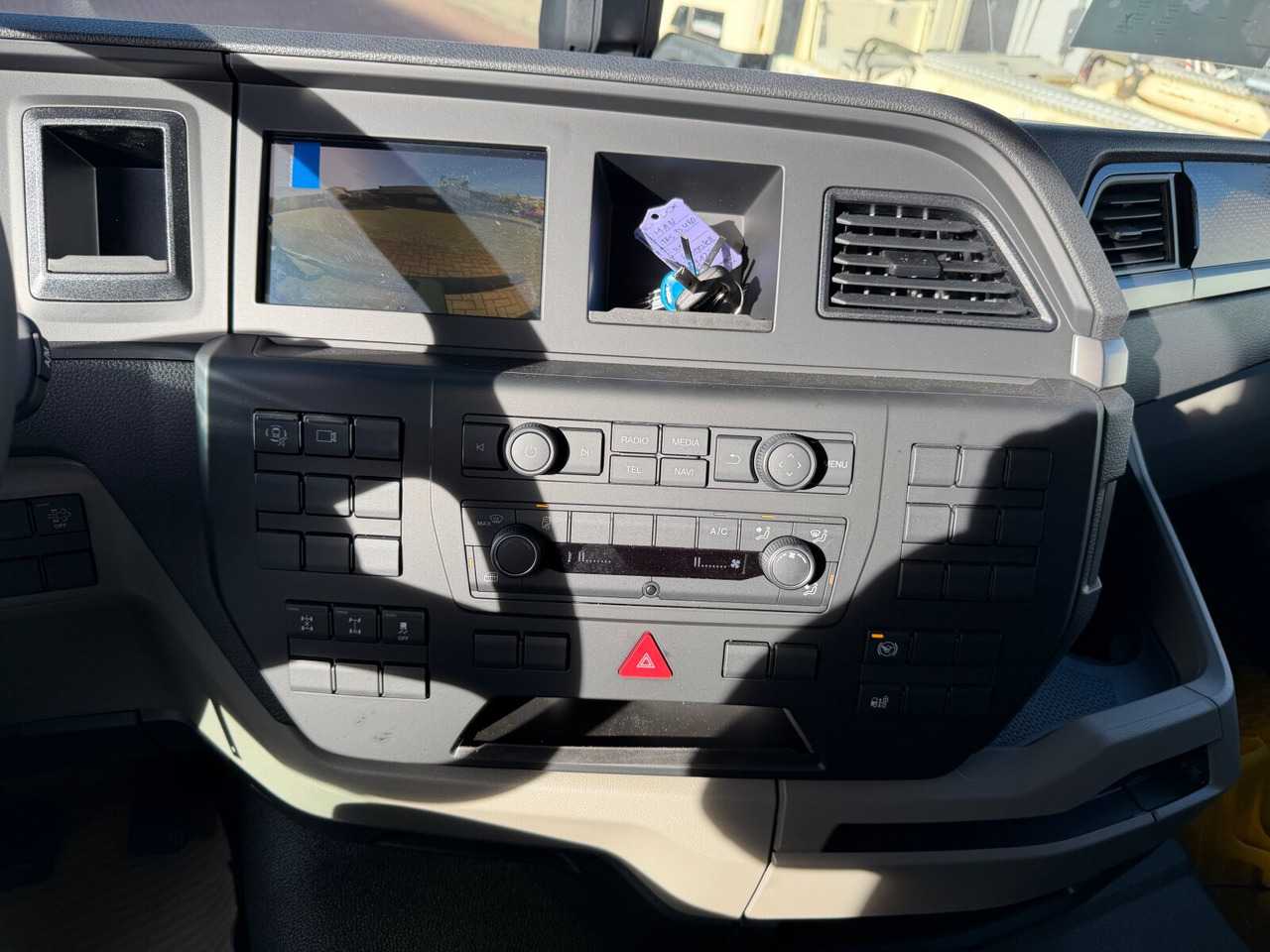 MAN TGS 33.480 6x4 BL CH TGS 33.480 6x4 BL CH - Camion ampliroll: photos 5 MAN TGS 33.480 6x4 BL CH TGS 33.480 6x4 BL CH - Camion ampliroll: photos 5