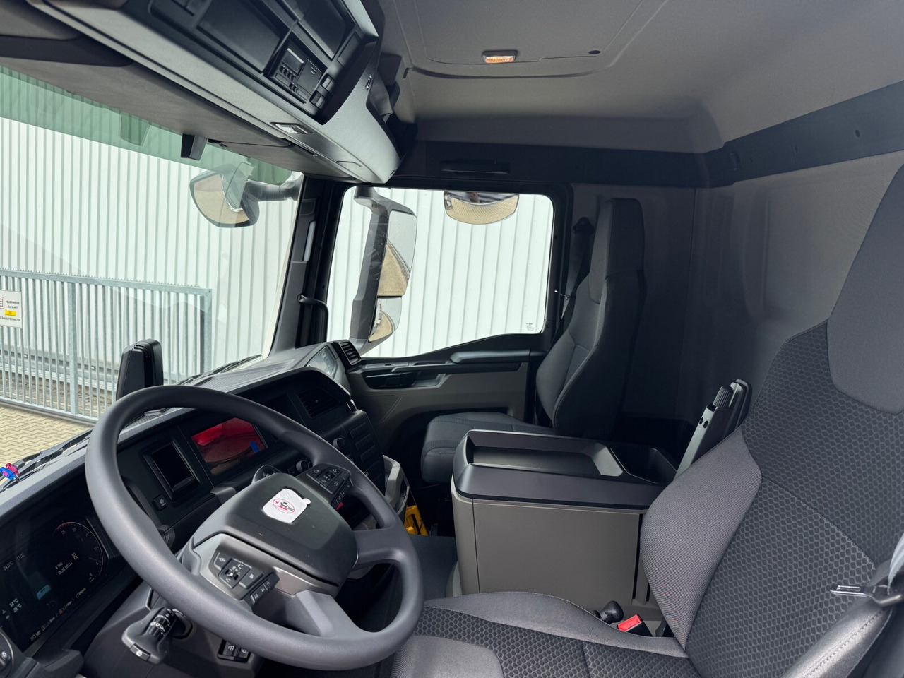 MAN TGS 33.480 6x6 BB CH TGS 33.480 6x6 BB CH, Hohe Bauart, Nebenantrieb - Camion ampliroll: photos 2 MAN TGS 33.480 6x6 BB CH TGS 33.480 6x6 BB CH, Hohe Bauart, Nebenantrieb - Camion ampliroll: photos 2