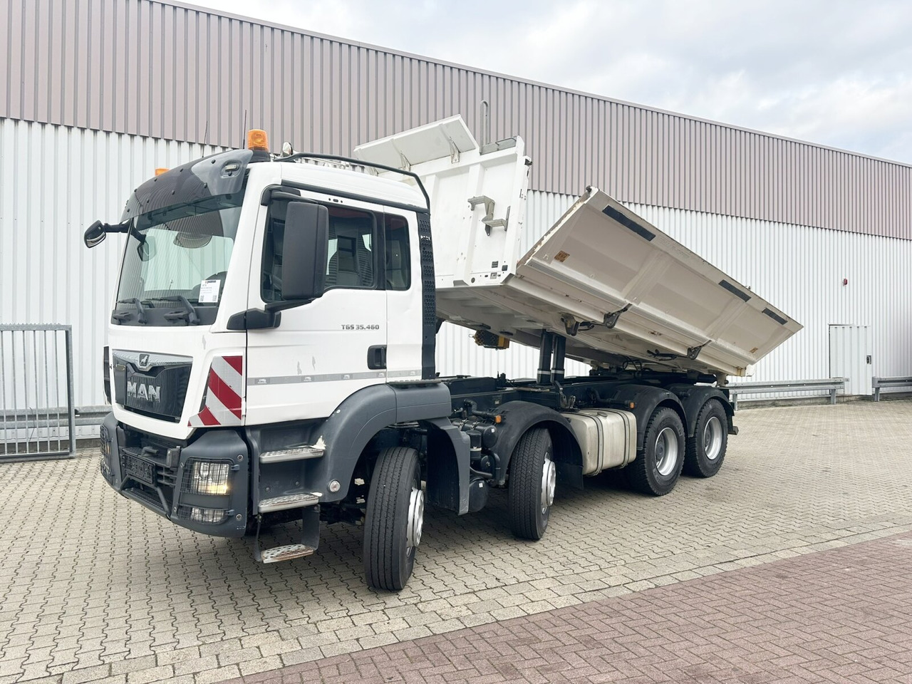 MAN TGS 35.460 8X4 BB TGS 35.460 8X4 BB, Meiller Bordmatik, Rollplane, 13m³ - Camion benne: photos 1 MAN TGS 35.460 8X4 BB TGS 35.460 8X4 BB, Meiller Bordmatik, Rollplane, 13m³ - Camion benne: photos 1