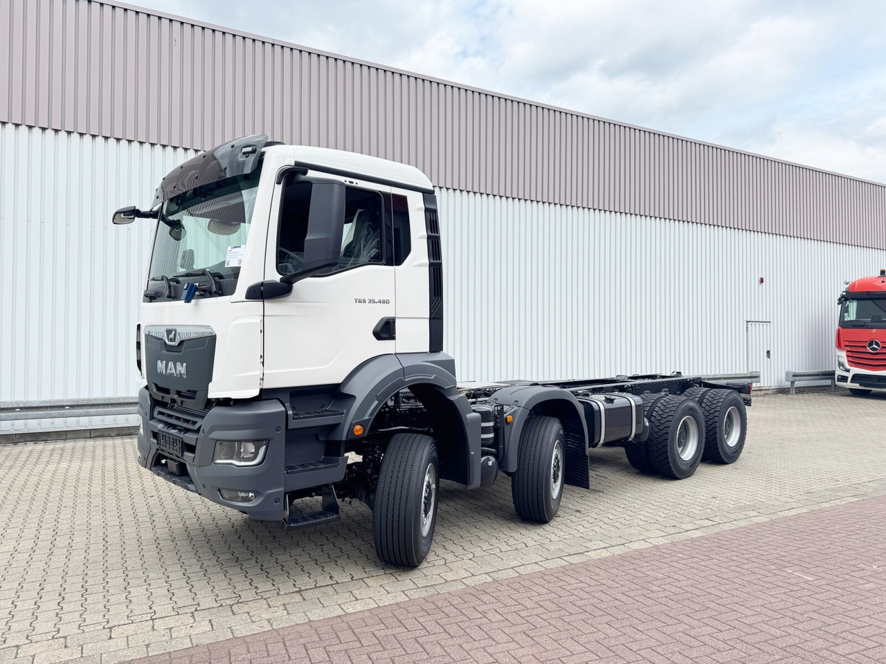 MAN TGS 35.480 8x8 BB CH TGS 35.480 8x8 BB CH, Hohe Bauart, Nebenantrieb - Châssis cabine: photos 1 MAN TGS 35.480 8x8 BB CH TGS 35.480 8x8 BB CH, Hohe Bauart, Nebenantrieb - Châssis cabine: photos 1