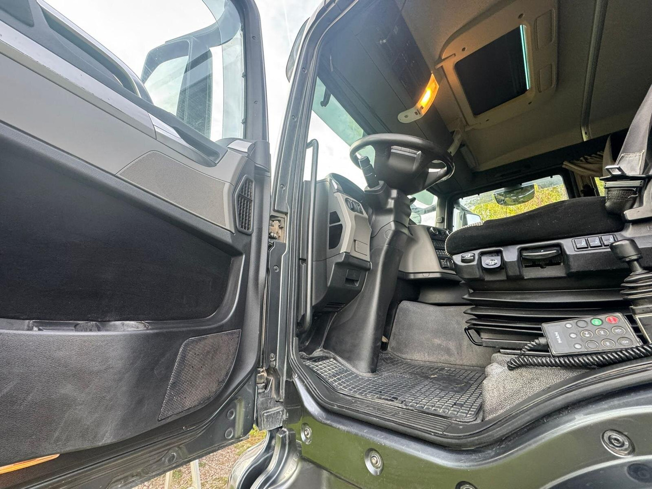 MAN TGS 35.510 8x4 BL TGS 35.510 8x4 BL, Bordmatik - Tombereau: photos 5 MAN TGS 35.510 8x4 BL TGS 35.510 8x4 BL, Bordmatik - Tombereau: photos 5