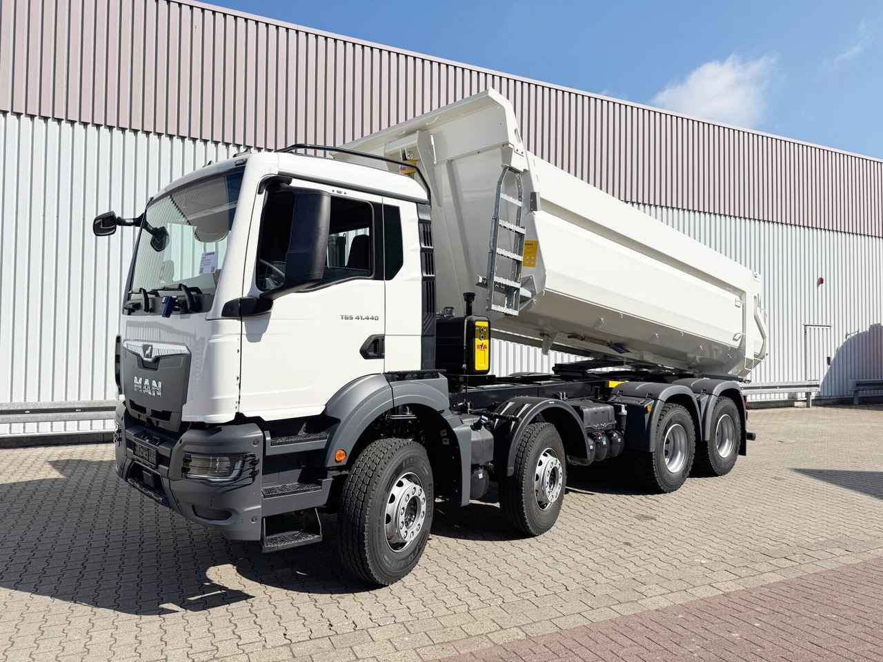 MAN TGS 41.440/480 8x4 BB TGS 41.440/480 8x4 BB, Standard Mulde ca. 18m³ - Châssis cabine: photos 1 MAN TGS 41.440/480 8x4 BB TGS 41.440/480 8x4 BB, Standard Mulde ca. 18m³ - Châssis cabine: photos 1