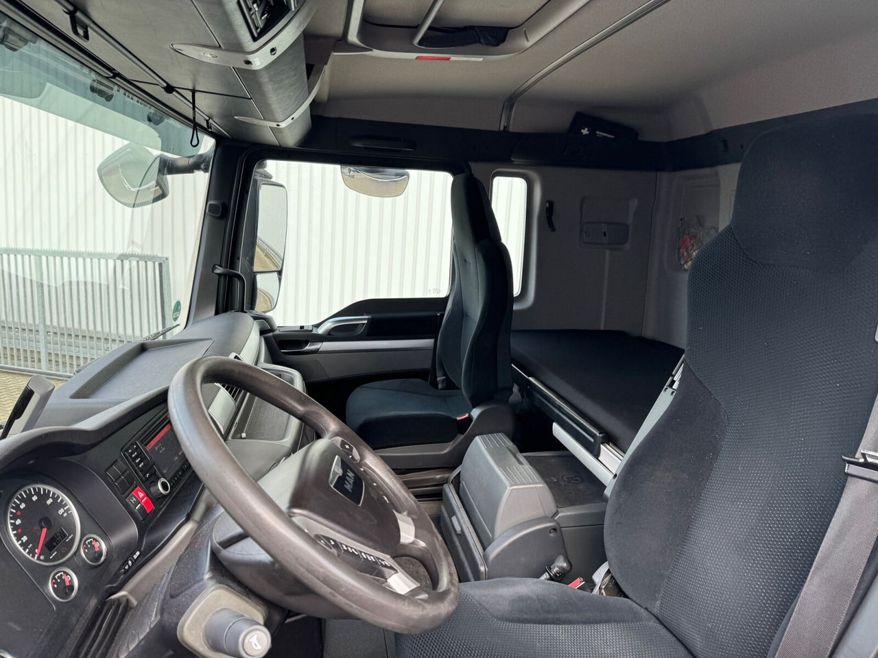 MAN TGX 26.440 6X2-4 LL TGX 26.440 6X2-4 LL, Lift-/Lenkachse - Châssis cabine: photos 3 MAN TGX 26.440 6X2-4 LL TGX 26.440 6X2-4 LL, Lift-/Lenkachse - Châssis cabine: photos 3