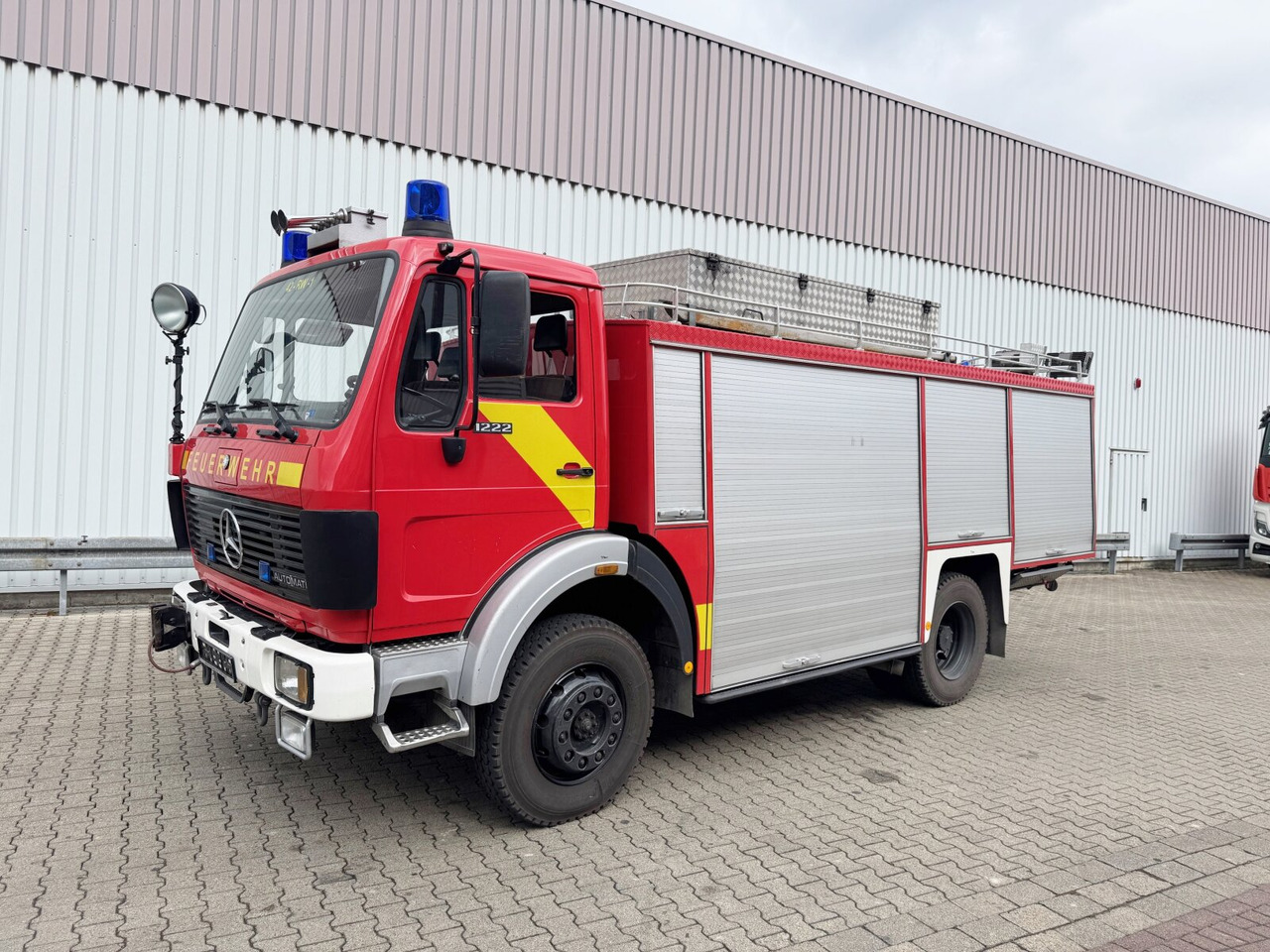 Mercedes-Benz 1222 AF 4x4 Rüstwagen RW 2 1222 AF 4x4, Rüstwagen RW 2, Seilwinde - Ambulance: photos 1 Mercedes-Benz 1222 AF 4x4 Rüstwagen RW 2 1222 AF 4x4, Rüstwagen RW 2, Seilwinde - Ambulance: photos 1