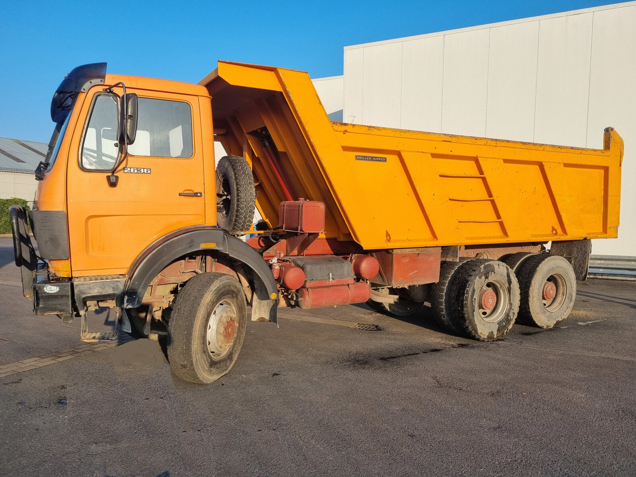 Mercedes-Benz - 2636 AK 6x6 - Camion benne: photos 1 Mercedes-Benz - 2636 AK 6x6 - Camion benne: photos 1