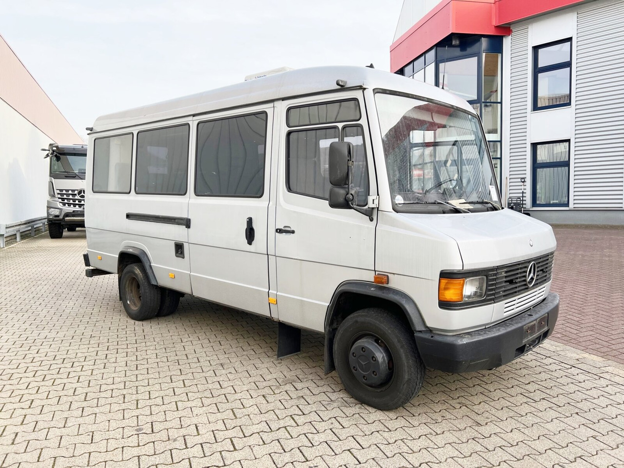 Minibus, Transport de personnes Mercedes-Benz 711 D-KA 4x2 711 D-KA 4x2, Standklima, 11-Sitze, 2 x on stock: photos 7
