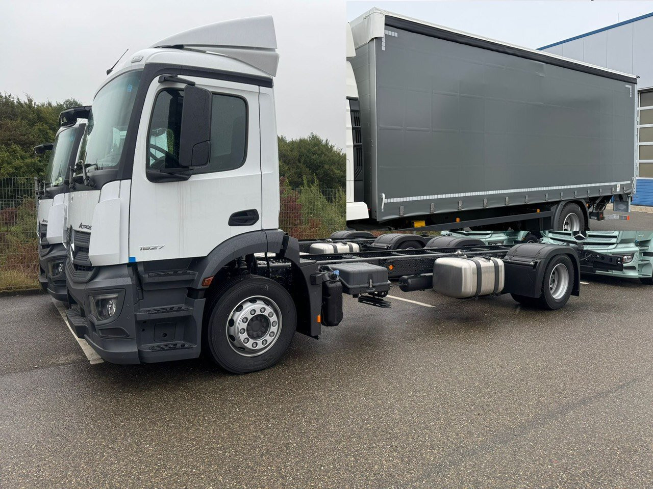 Mercedes-Benz Actros 1827/30 L 4x2 Actros 1827/30 L 4x2, Gardine, LBW - Camion plateau: photos 1 Mercedes-Benz Actros 1827/30 L 4x2 Actros 1827/30 L 4x2, Gardine, LBW - Camion plateau: photos 1