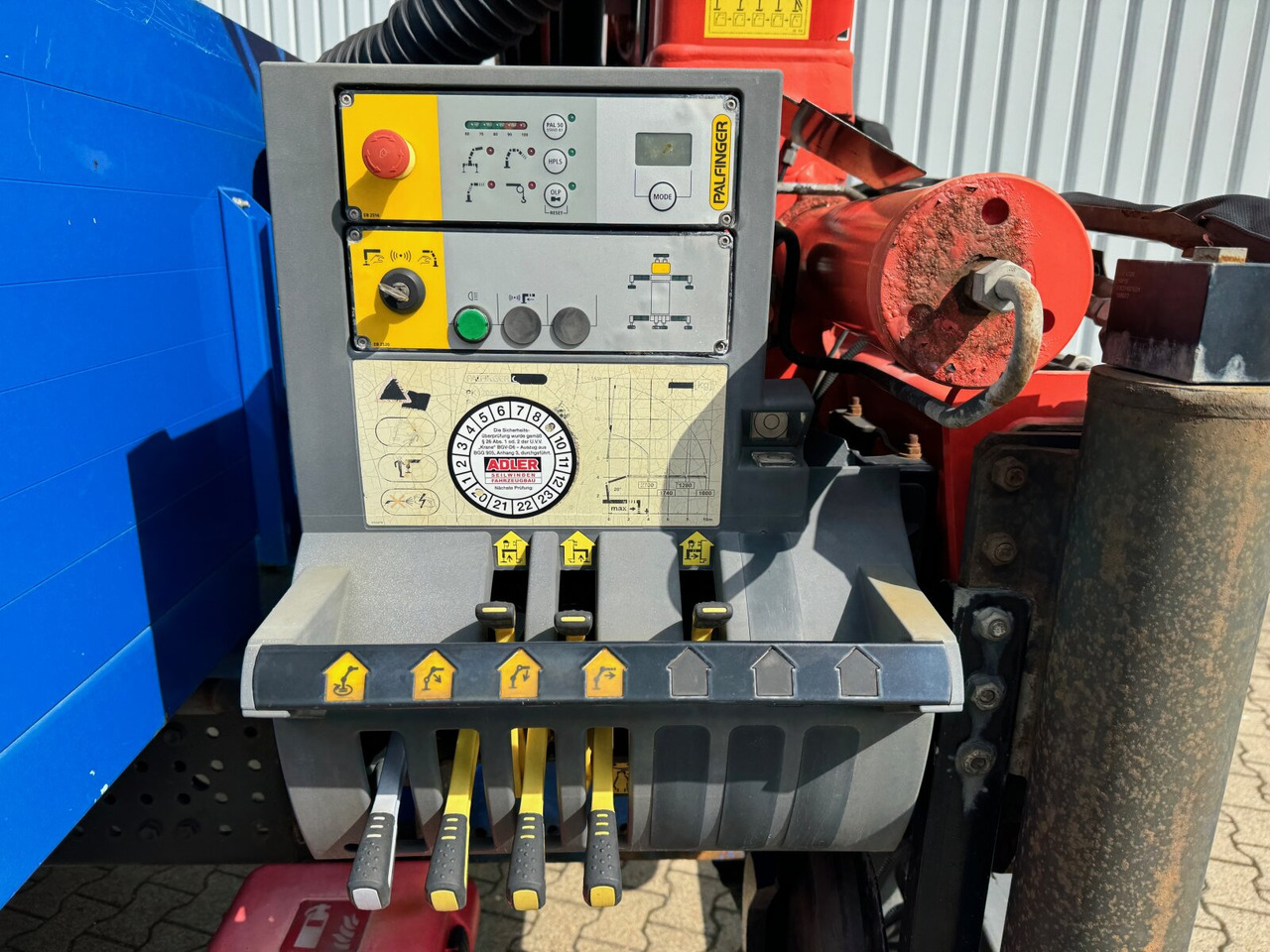 Mercedes-Benz Actros 1836 L 4x2 Actros 1836 L 4x2, Glastransporter, Heckkran Palfinger Pk 12002-EH, Funk - Camion grue: photos 5 Mercedes-Benz Actros 1836 L 4x2 Actros 1836 L 4x2, Glastransporter, Heckkran Palfinger Pk 12002-EH, Funk - Camion grue: photos 5