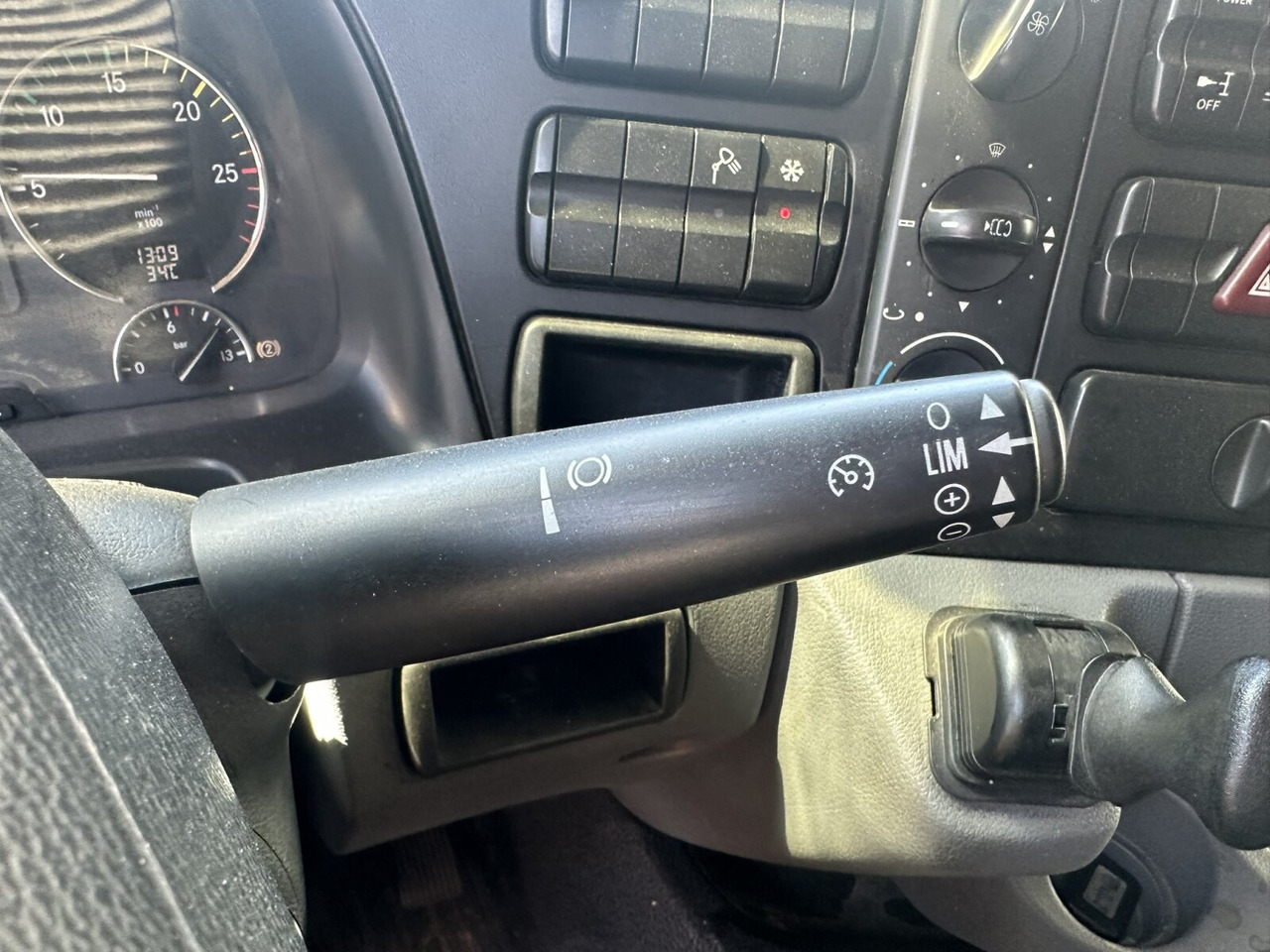 Mercedes-Benz Actros 2532 L 6x2 Actros 2532/41 L 6x2, EEV, Lenkachse - Châssis cabine: photos 4 Mercedes-Benz Actros 2532 L 6x2 Actros 2532/41 L 6x2, EEV, Lenkachse - Châssis cabine: photos 4