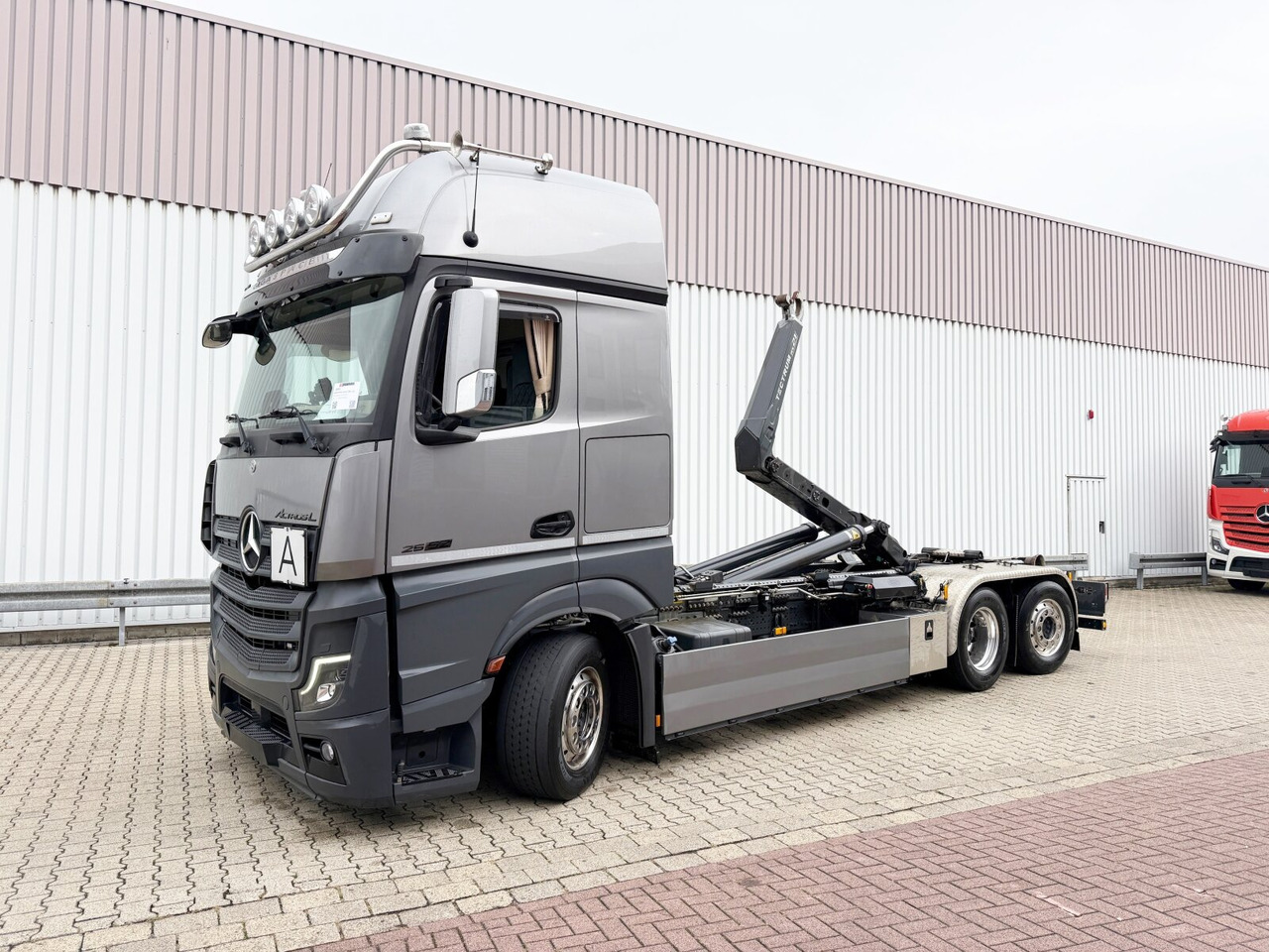 Mercedes-Benz Actros 2552 L 6x2 Actros 2552 L 6x2, Lenk/Lift, Retarder, GigaSpace, LED, Motorabtrieb, Meiller Tectrum, Funk - Camion ampliroll: photos 1 Mercedes-Benz Actros 2552 L 6x2 Actros 2552 L 6x2, Lenk/Lift, Retarder, GigaSpace, LED, Motorabtrieb, Meiller Tectrum, Funk - Camion ampliroll: photos 1