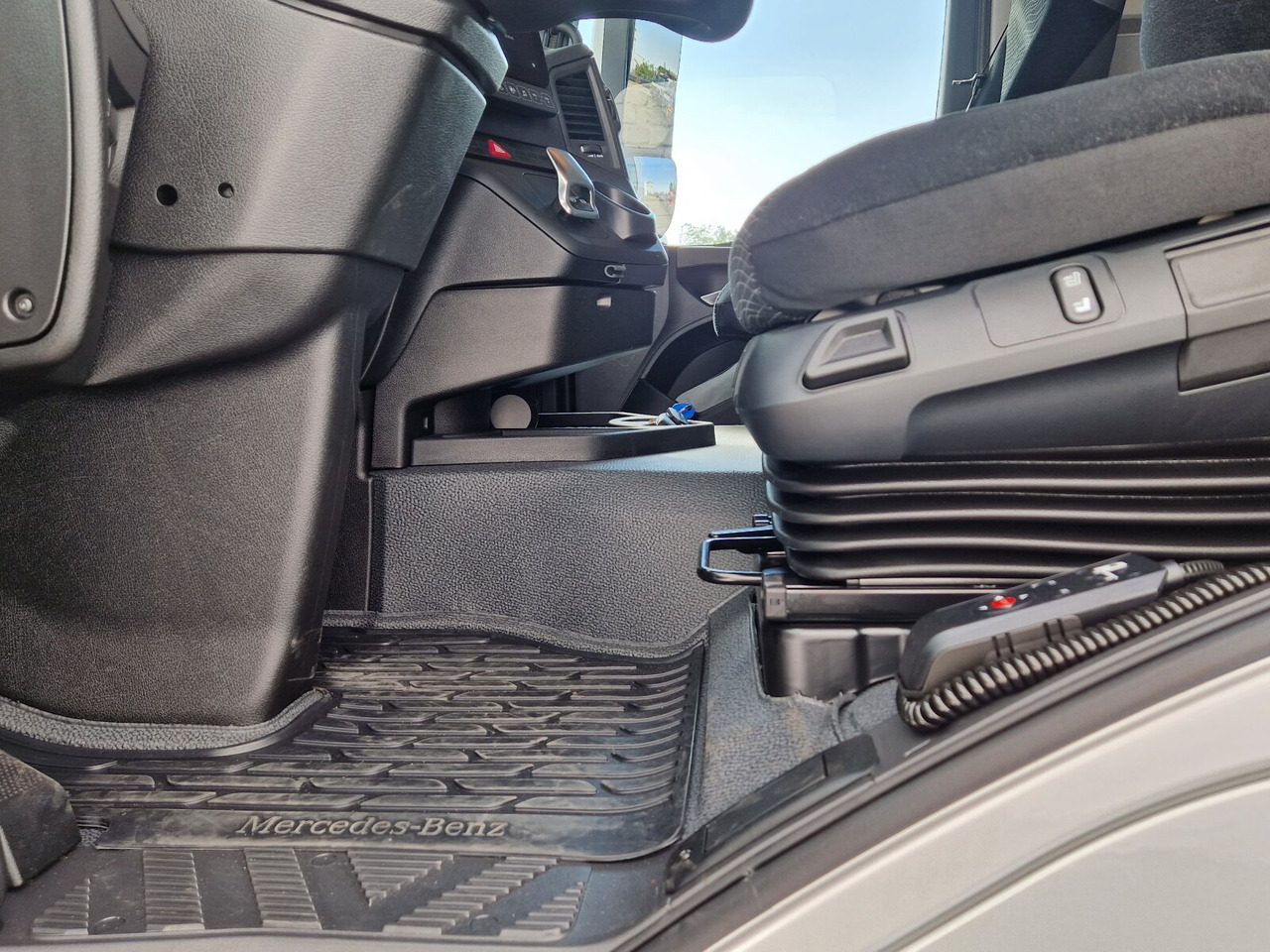 Mercedes-Benz Actros 2553 LL 6x2 Actros 2553 LL 6x2/46, Retarder, Liftachse, MultimediaCockpit, LED, Navi — crédit-bail Mercedes-Benz Actros 2553 LL 6x2 Actros 2553 LL 6x2/46, Retarder, Liftachse, MultimediaCockpit, LED, Navi: photos 8