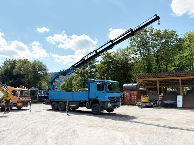 Mercedes-Benz Actros 2741 L 6x4 Actros 2741 L 6x4, Twist-Lock ausz. auf 3m, Heckkran Palfinger PK 42502-D, Funk - Camion plateau, Camion grue: photos 1 Mercedes-Benz Actros 2741 L 6x4 Actros 2741 L 6x4, Twist-Lock ausz. auf 3m, Heckkran Palfinger PK 42502-D, Funk - Camion plateau, Camion grue: photos 1