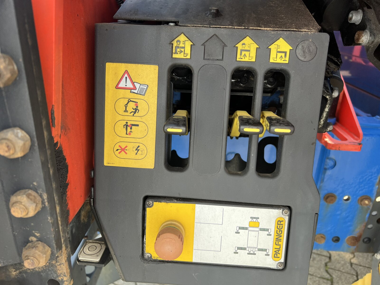 Mercedes-Benz Antos 1836 L 4x2 Antos 1836 L 4x2, Glastransporter, Heckkran Palfinger Pk 12002-EH, Funk - Camion grue: photos 3 Mercedes-Benz Antos 1836 L 4x2 Antos 1836 L 4x2, Glastransporter, Heckkran Palfinger Pk 12002-EH, Funk - Camion grue: photos 3