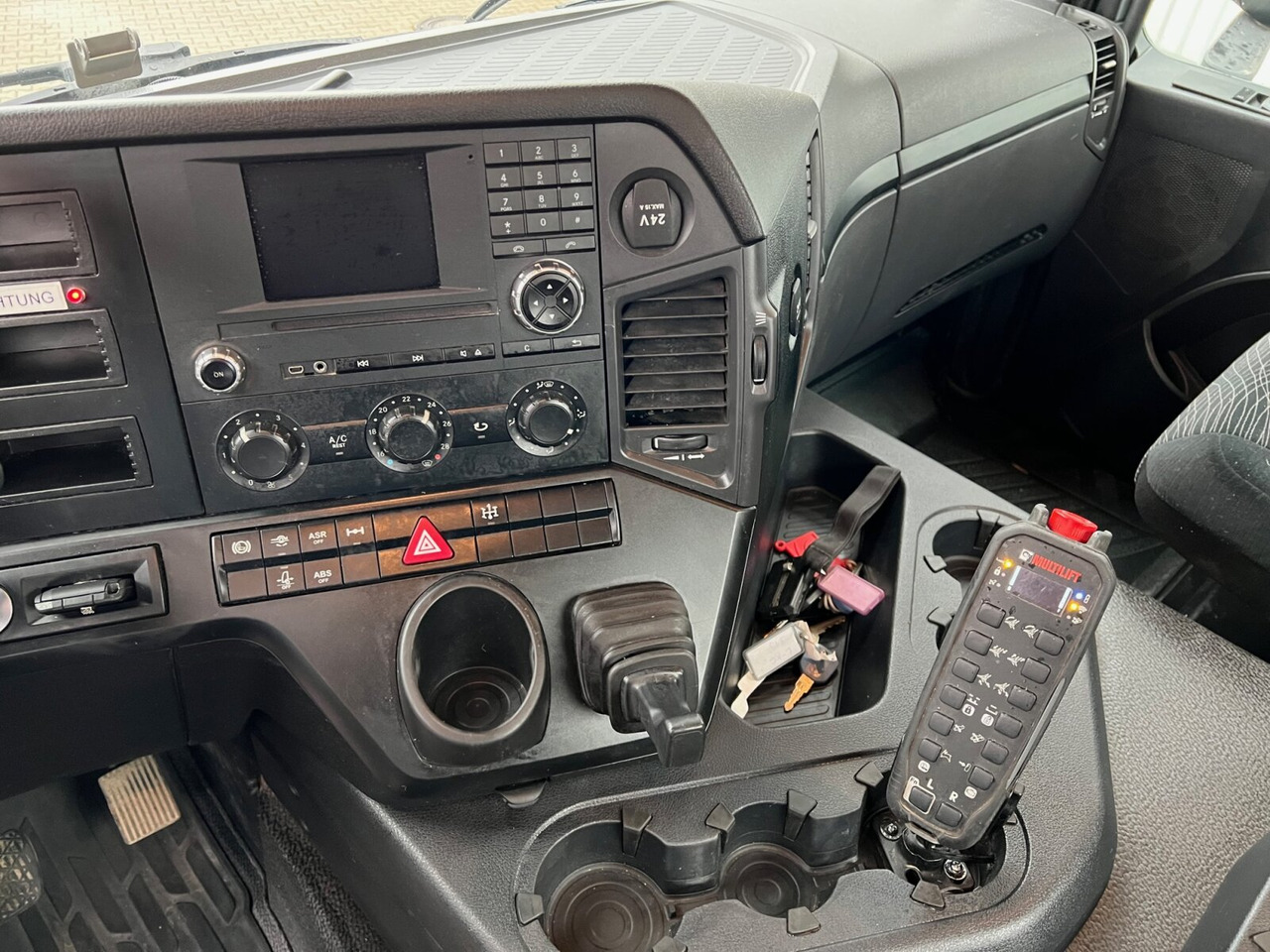 Mercedes-Benz Arocs 1830 K 4x2 Arocs 1830 K 4x2, Funk - Camion multibenne: photos 5 Mercedes-Benz Arocs 1830 K 4x2 Arocs 1830 K 4x2, Funk - Camion multibenne: photos 5