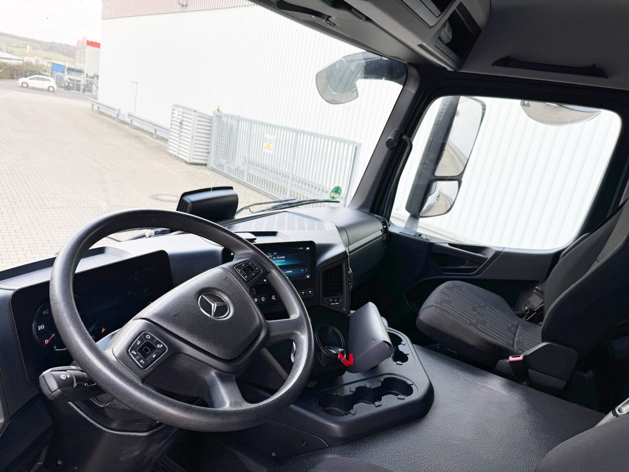 Mercedes-Benz Arocs 1840 L 4x2 Arocs 1840 L 4x2, Kran Palfinger PK12001L, Hochstand - Camion grue: photos 3 Mercedes-Benz Arocs 1840 L 4x2 Arocs 1840 L 4x2, Kran Palfinger PK12001L, Hochstand - Camion grue: photos 3
