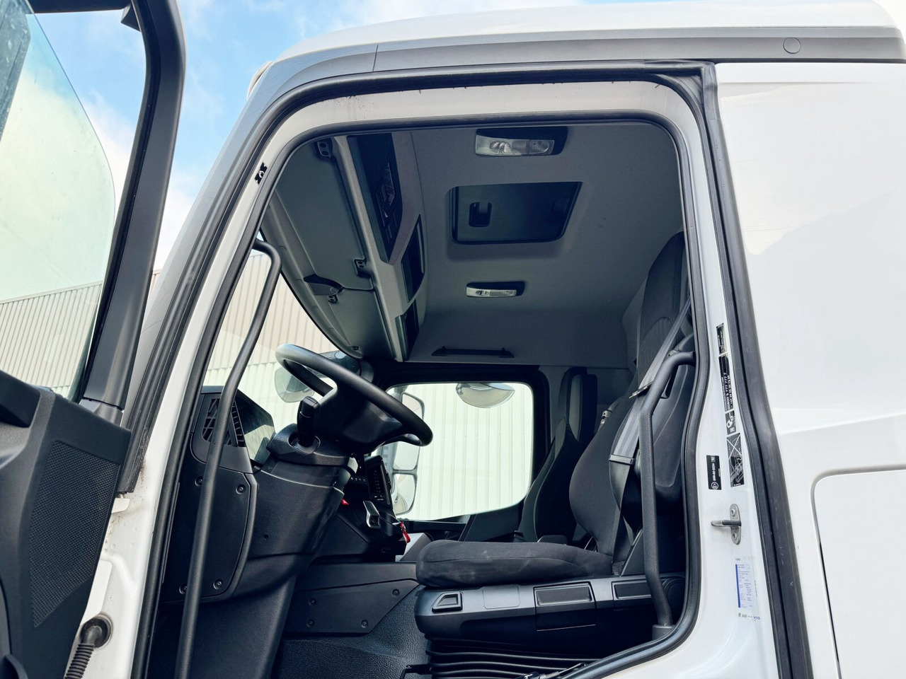 Photo d'intérieur 2: Châssis cabine Mercedes-Benz Arocs 1840 L 4x2 Arocs 1840 L 4x2, MultimediaCockpit, Navi