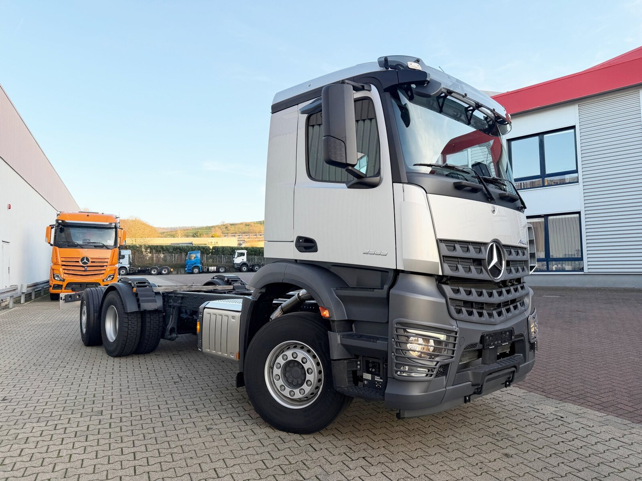 Camion ampliroll neuf Mercedes-Benz Arocs 2553 L 6x2 Arocs 2553 L 6x2, Lenk-/Liftachse, Navi, MultimediaCockpit, Motorabtrieb: photos 9 Camion ampliroll neuf Mercedes-Benz Arocs 2553 L 6x2 Arocs 2553 L 6x2, Lenk-/Liftachse, Navi, MultimediaCockpit, Motorabtrieb: photos 9