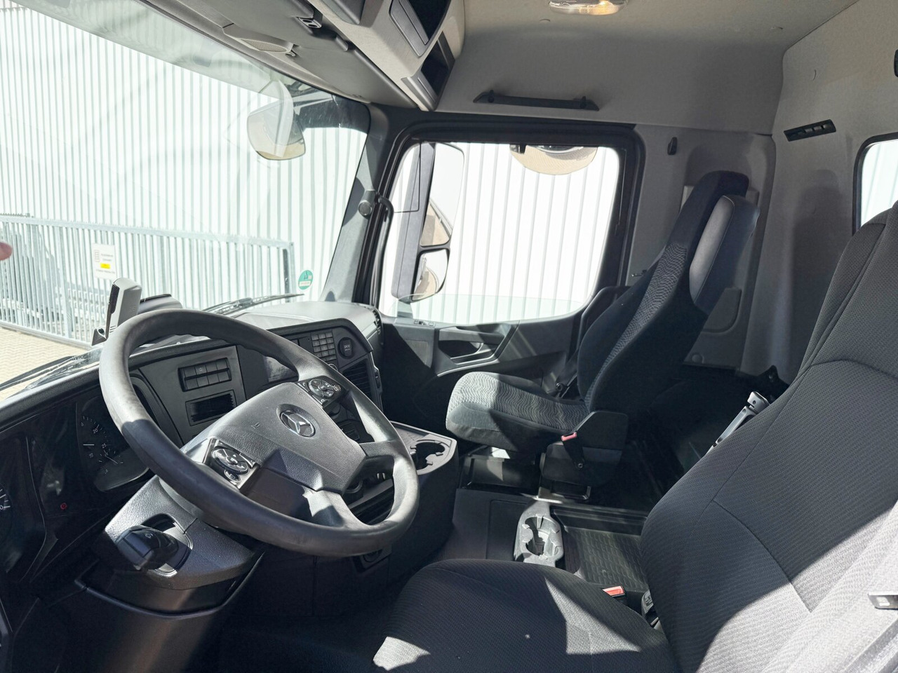 Mercedes-Benz Arocs 2643 LK 6x6 HAD Arocs 2643 LK 6x6 HAD, HydroDrive - Camion benne: photos 4 Mercedes-Benz Arocs 2643 LK 6x6 HAD Arocs 2643 LK 6x6 HAD, HydroDrive - Camion benne: photos 4