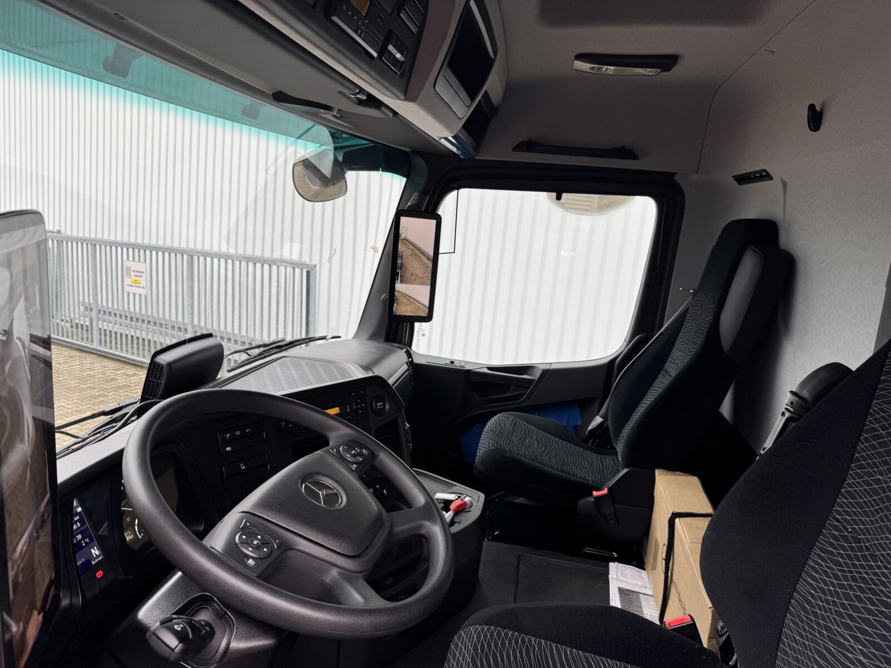 Mercedes-Benz Arocs 2651 L 6x6 Arocs 2651 L 6x6, HydroDrive, MirrorCam, Massage-Sitz, Motorabtrieb - Châssis cabine: photos 3 Mercedes-Benz Arocs 2651 L 6x6 Arocs 2651 L 6x6, HydroDrive, MirrorCam, Massage-Sitz, Motorabtrieb - Châssis cabine: photos 3