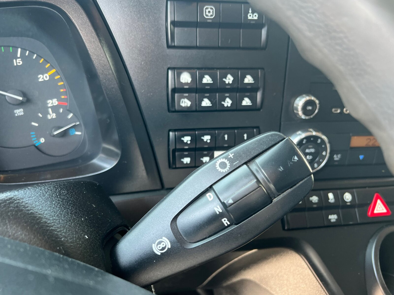 Camion benne Mercedes-Benz Arocs 2658 K 6x4 Arocs 2658 K 6x4, Retarder, Stahlmulde ca. 11m³, hydr. Heckklappenöffnung: photos 6 Camion benne Mercedes-Benz Arocs 2658 K 6x4 Arocs 2658 K 6x4, Retarder, Stahlmulde ca. 11m³, hydr. Heckklappenöffnung: photos 6