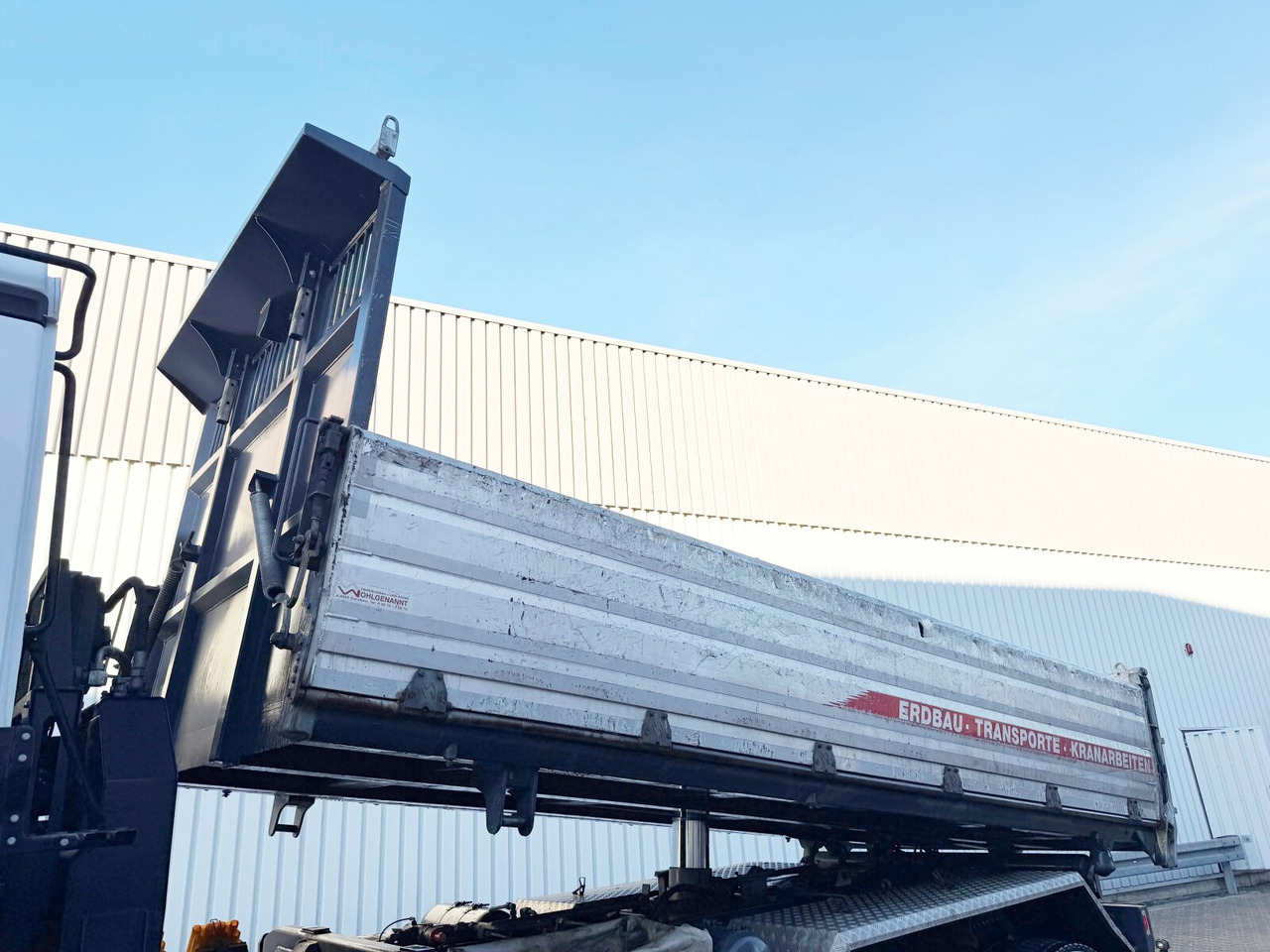 Mercedes-Benz Arocs 3351 AK 6x6 Arocs 3351 AK 6x6, Retarder, Grounder, Motorabtrieb, pneum. Heckklappenöffnung - Camion benne: photos 2 Mercedes-Benz Arocs 3351 AK 6x6 Arocs 3351 AK 6x6, Retarder, Grounder, Motorabtrieb, pneum. Heckklappenöffnung - Camion benne: photos 2