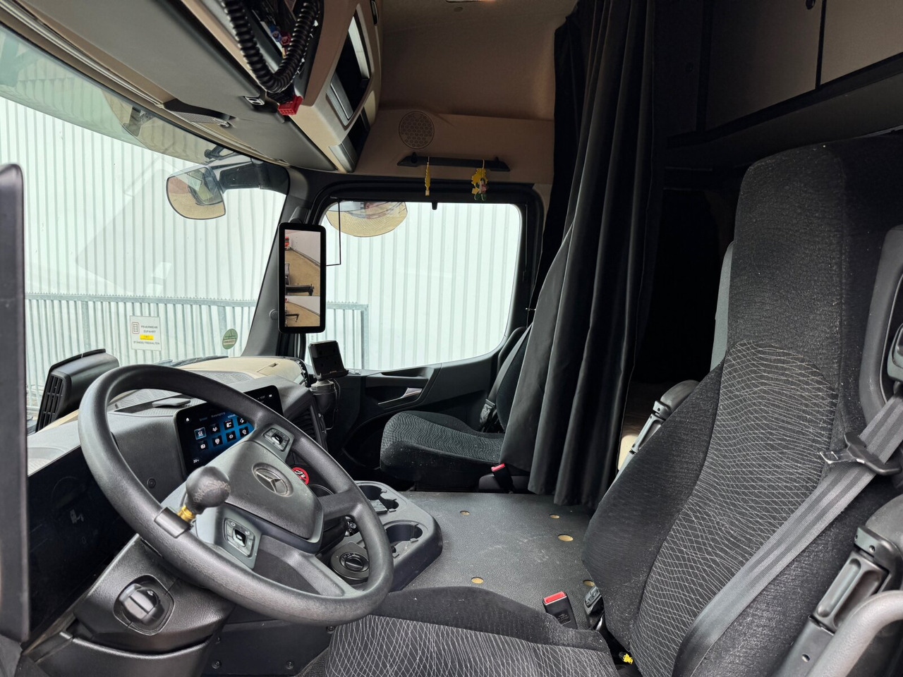 Mercedes-Benz Arocs 3351 LS 6x6 Arocs 3351 LS 6x6, Grounder, MirrorCam, Navi - Châssis cabine: photos 5 Mercedes-Benz Arocs 3351 LS 6x6 Arocs 3351 LS 6x6, Grounder, MirrorCam, Navi - Châssis cabine: photos 5