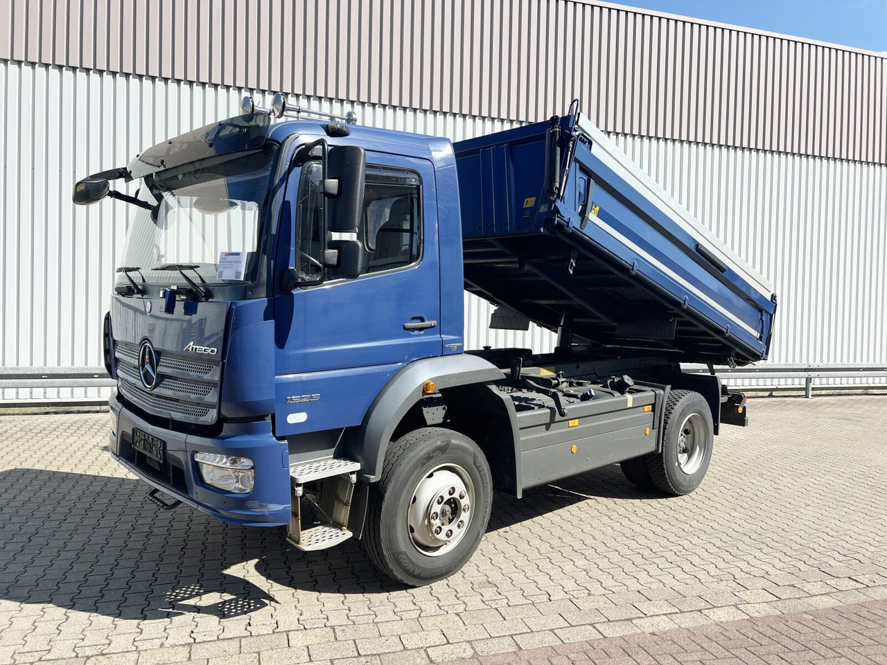 Mercedes-Benz Atego 1323 AK 4x4 Atego 1323 AK 4x4 - Camion benne: photos 1 Mercedes-Benz Atego 1323 AK 4x4 Atego 1323 AK 4x4 - Camion benne: photos 1