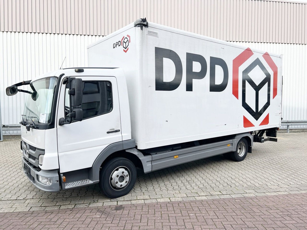 Mercedes-Benz Atego 816 L 4x2 Atego 816 L 4x2 mit LBW, 4x Vorhanden! - Camion fourgon: photos 1 Mercedes-Benz Atego 816 L 4x2 Atego 816 L 4x2 mit LBW, 4x Vorhanden! - Camion fourgon: photos 1