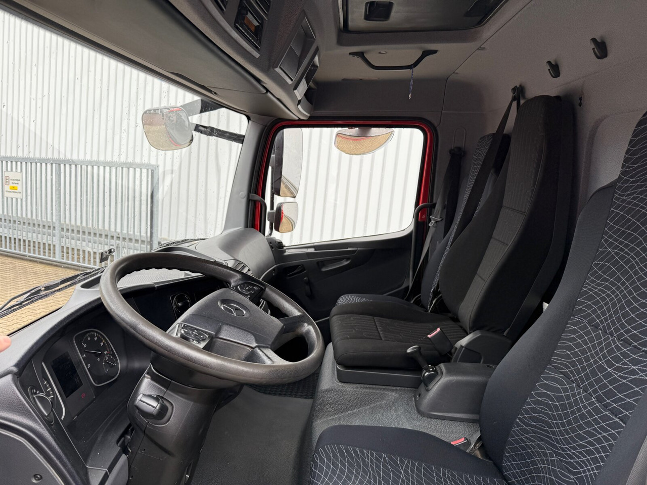 Mercedes-Benz Atego 818/23 LK 4x2 Atego 818/23 LK 4x2, 2x AHK - Camion benne: photos 3 Mercedes-Benz Atego 818/23 LK 4x2 Atego 818/23 LK 4x2, 2x AHK - Camion benne: photos 3