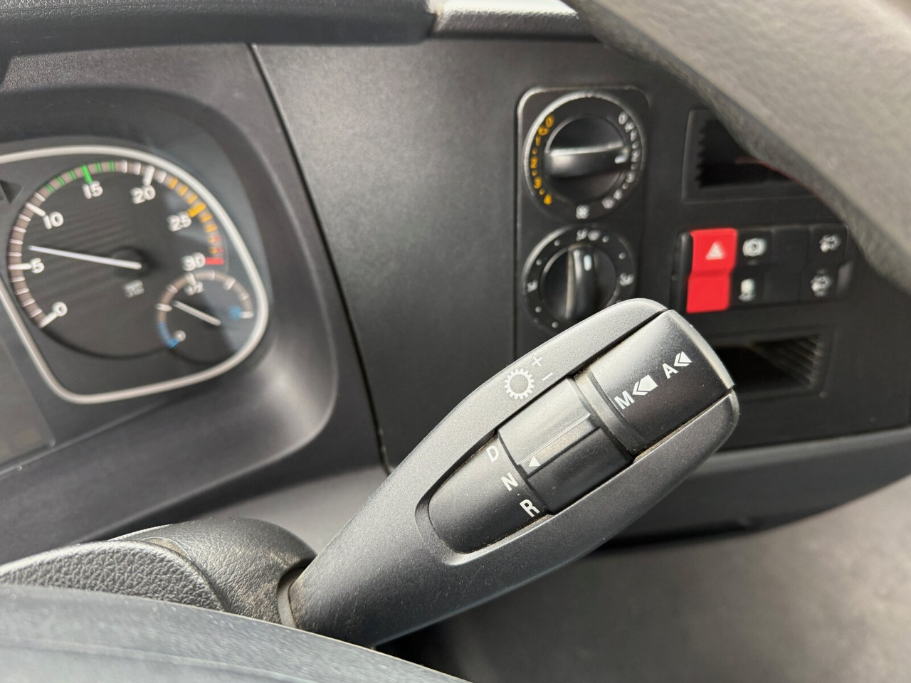 Mercedes-Benz Atego 818/23 LK 4x2 Atego 818/23 LK 4x2, 2x AHK - Camion benne: photos 5 Mercedes-Benz Atego 818/23 LK 4x2 Atego 818/23 LK 4x2, 2x AHK - Camion benne: photos 5