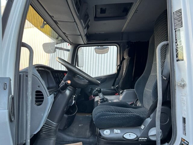 Photo d'intérieur 2: Camion à rideaux coulissants Mercedes-Benz Atego 822 4x2 Atego 822 4x2, Doka mit Kombisitzbank