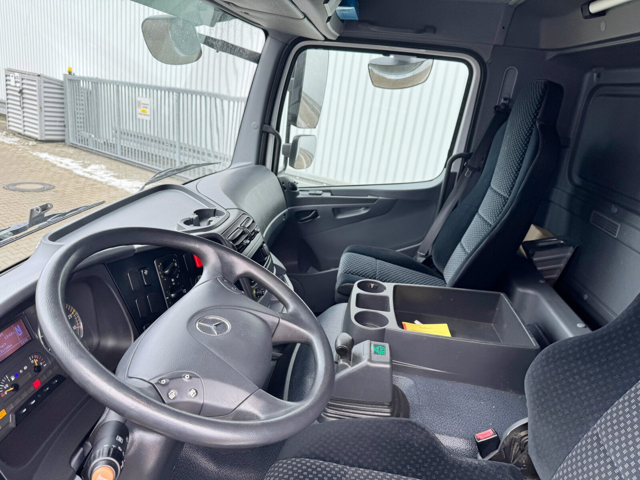 Mercedes-Benz Axor 1833 L 4x2 Axor 1833 L 4x2, Getränkekoffer - Camion fourgon: photos 3 Mercedes-Benz Axor 1833 L 4x2 Axor 1833 L 4x2, Getränkekoffer - Camion fourgon: photos 3