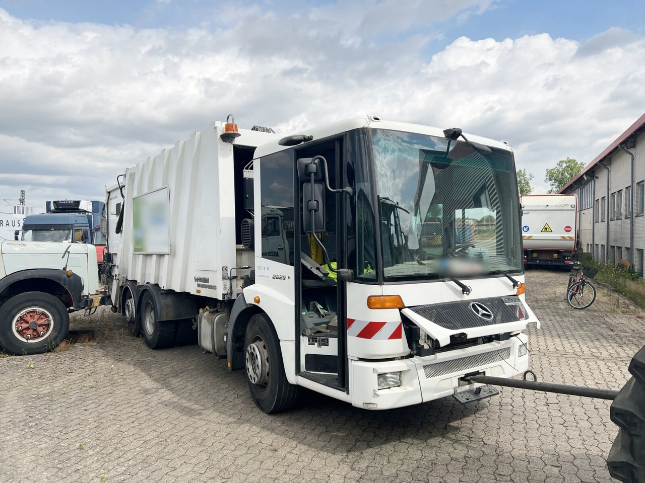 Mercedes-Benz Econic 2629 L/NLA 6x2/4, Ersatzteilspender! Econic 2629 L/NLA 6x2/4, EEV, Lenkachse, FAUN Variopress 522, Zöller-Schüttung, Ersatzteilspender! - Benne à ordures ménagères: photos 1 Mercedes-Benz Econic 2629 L/NLA 6x2/4, Ersatzteilspender! Econic 2629 L/NLA 6x2/4, EEV, Lenkachse, FAUN Variopress 522, Zöller-Schüttung, Ersatzteilspender! - Benne à ordures ménagères: photos 1