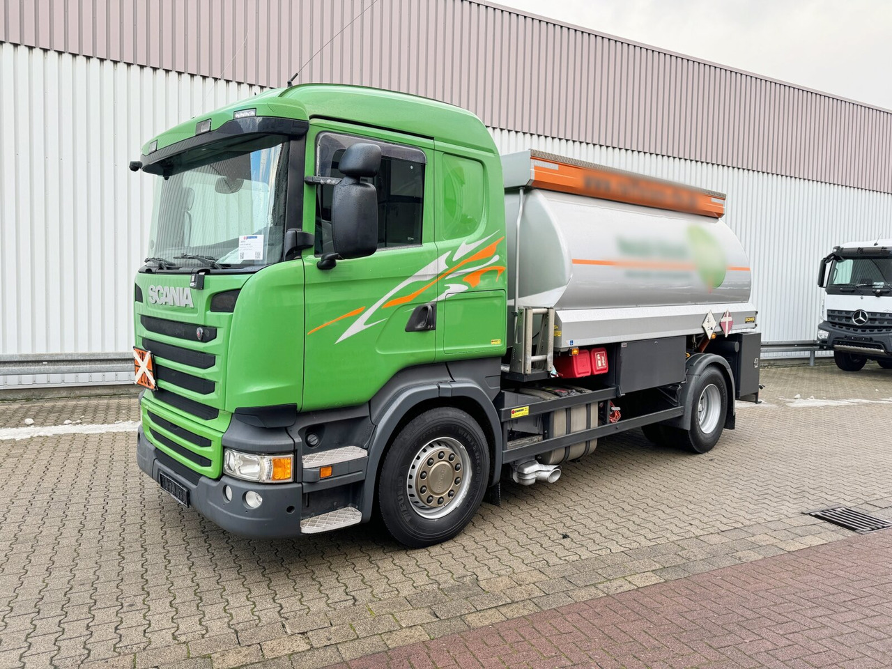 R450 4x2 R450 4x2, Retarder, ADR, Rohr Tank, ca. 14400l - Camion citerne: photos 1 R450 4x2 R450 4x2, Retarder, ADR, Rohr Tank, ca. 14400l - Camion citerne: photos 1