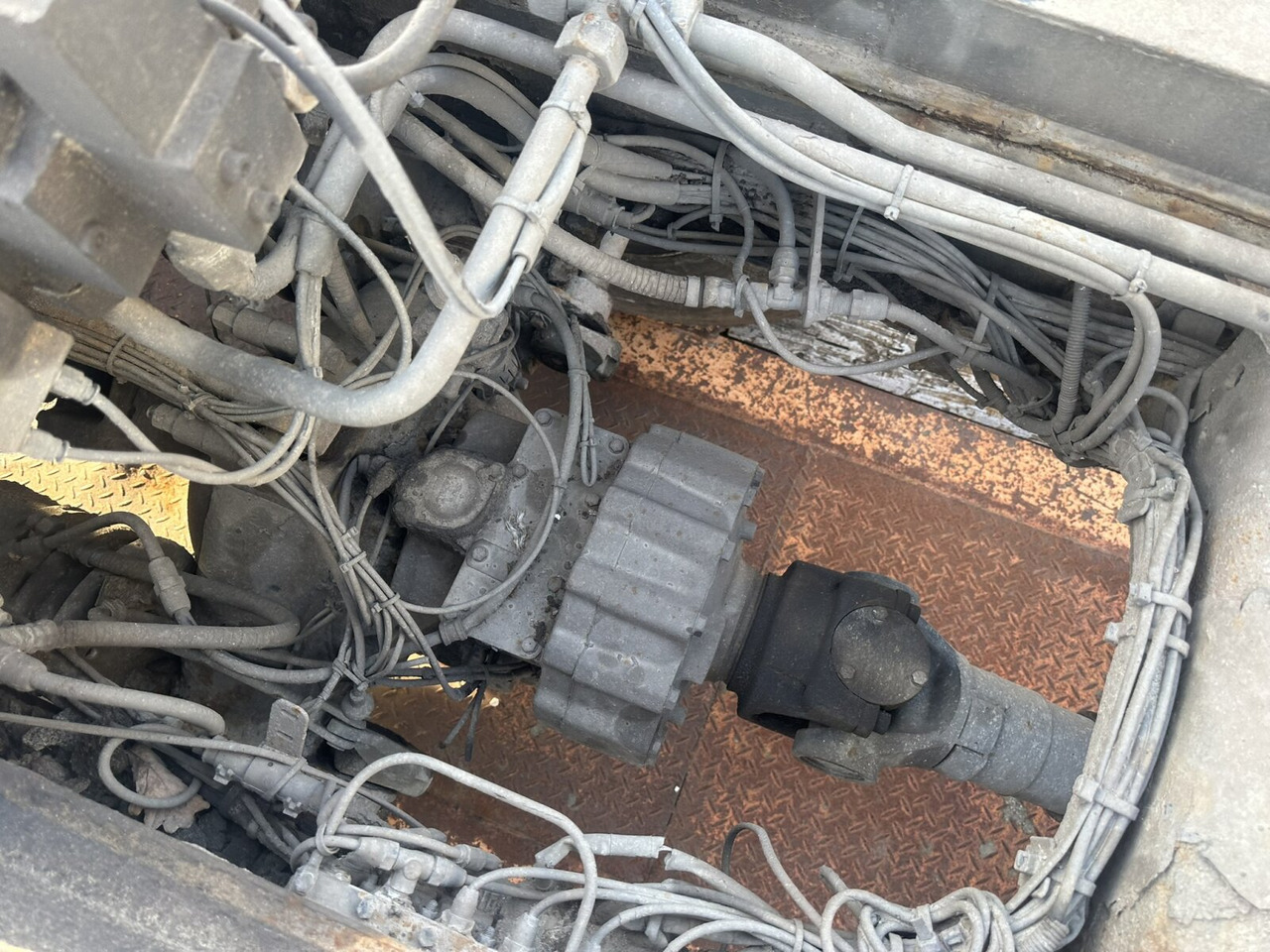 Scania 124C 400 6x6 124C 400 6x6 - Châssis cabine: photos 2 Scania 124C 400 6x6 124C 400 6x6 - Châssis cabine: photos 2